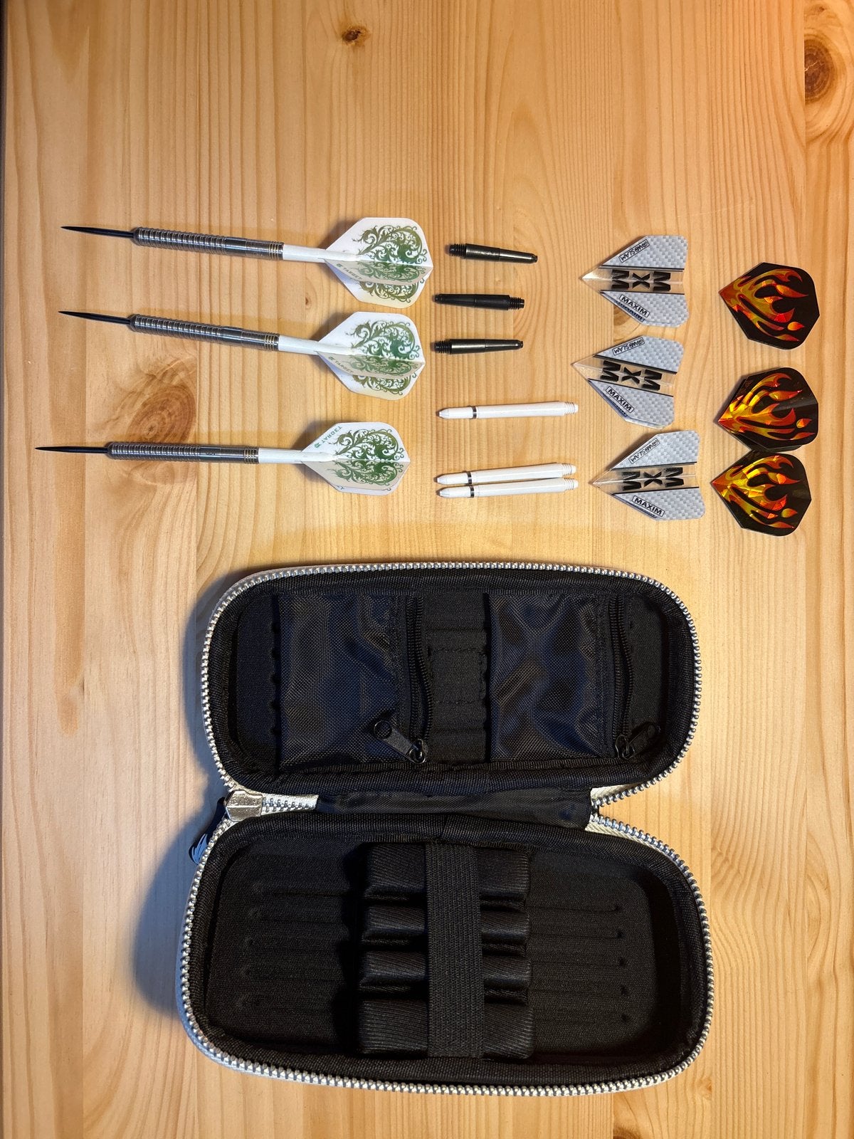 Grand Slam Darts Set met Extra Flights en Case, Ophalen of Verzenden, Zo goed als nieuw, Pijlen