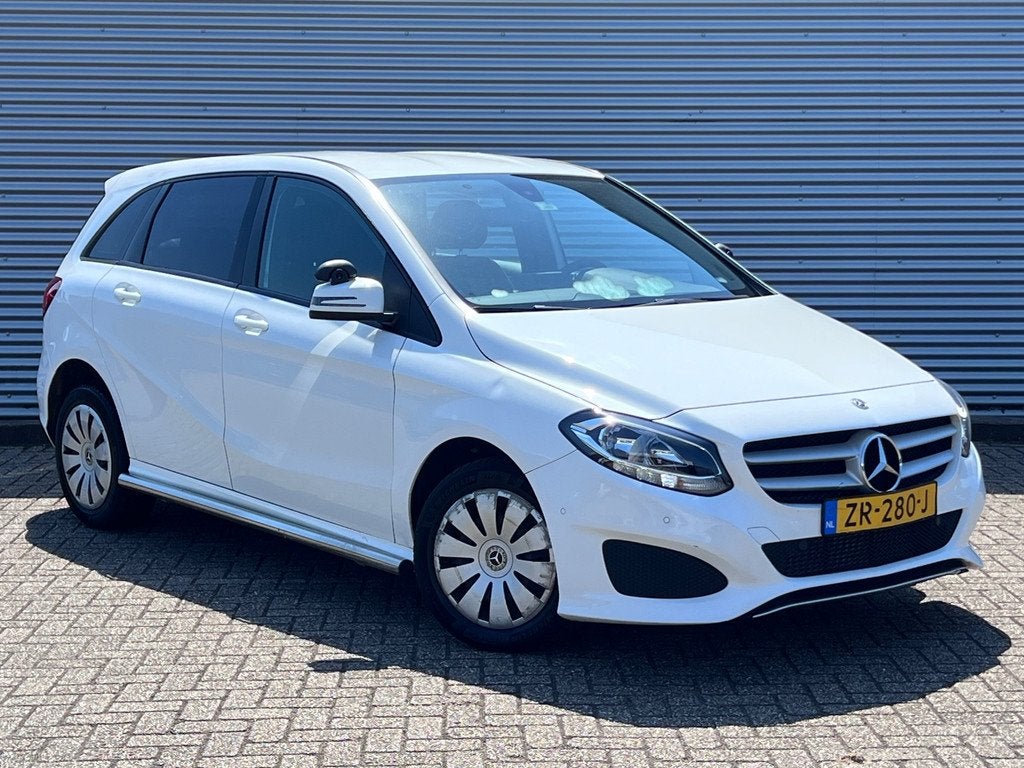 Mercedes-Benz B-klasse 220 d Ambition // AUTOMAAT / AIRCO /, Gebruikt, Euro 6, 4 cilinders, Wit