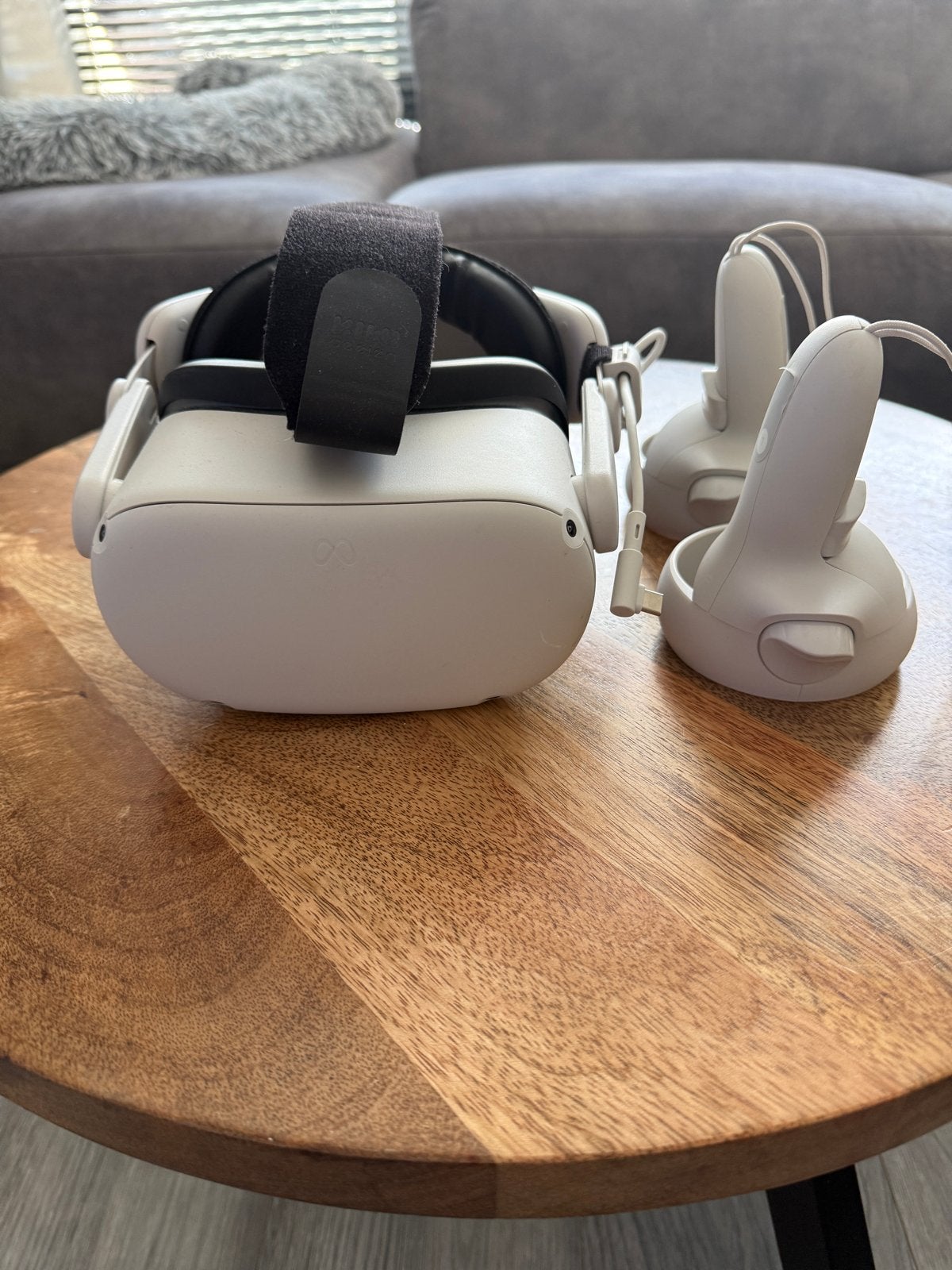 Oculus Quest 2 VR-bril met controllers +KIWI headband, Ophalen, Zo goed als nieuw, VR-bril, Overige platformen