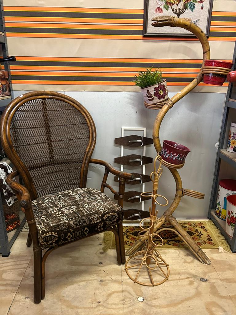 Vintage jaren 70 donkerbruine rotan stoel/ pauwen stoel, Vintage, ?, Zo goed als nieuw, ?