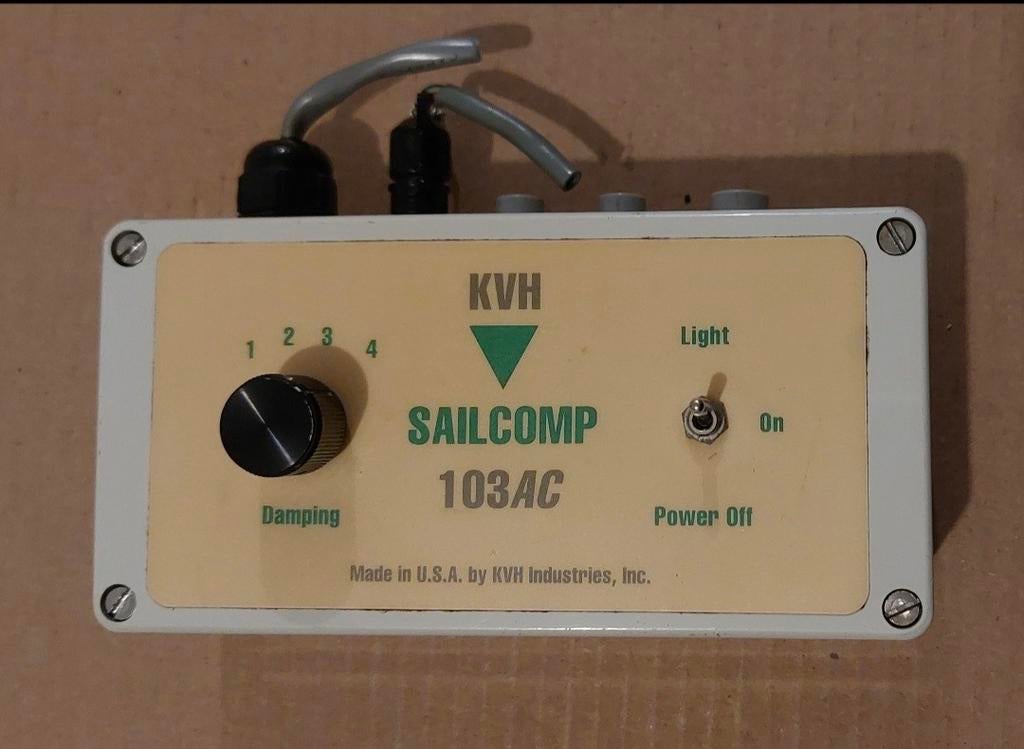 KVH SAILCOMP 103AC Industries 01-0115, Ophalen of Verzenden, Zo goed als nieuw, Kabel of Apparatuur