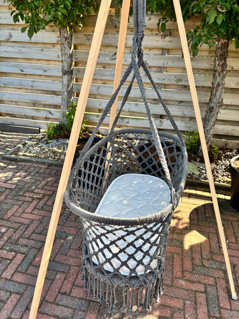 Hangwieg met standaard - Macramé wieg, Kinderen en Baby's, Babywiegjes en Ledikanten, Ophalen of Verzenden, Zo goed als nieuw
