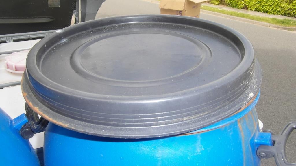 voerton 60 liter, Minder dan 75 liter, Ophalen, Zo goed als nieuw