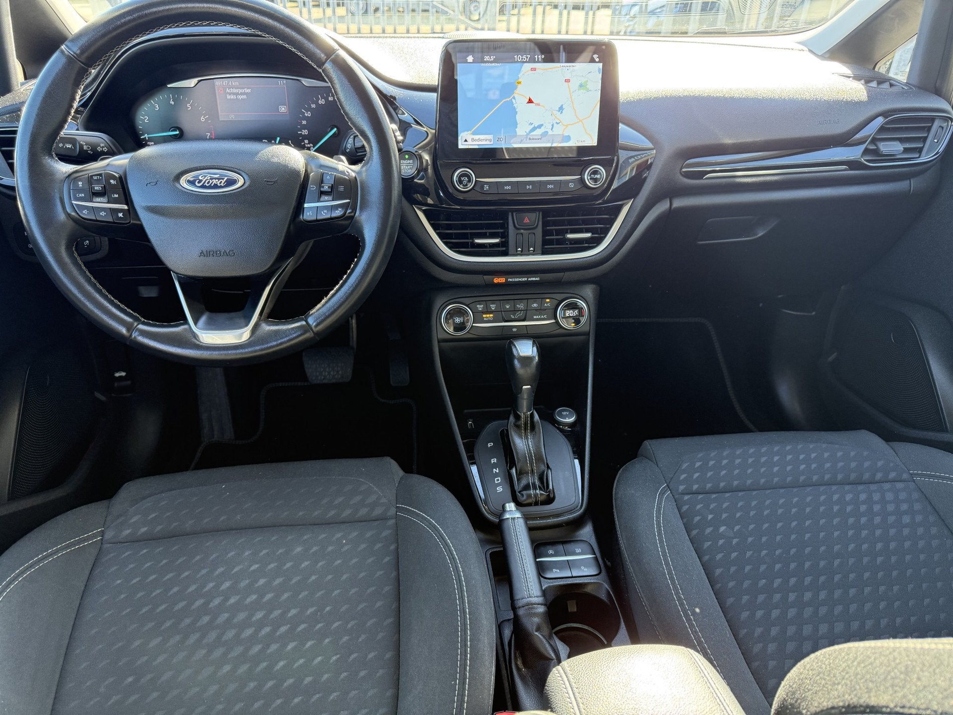 Ford Fiesta 1.0 Automaat Titanium 49.000 KM..! Navigatie, Ca, Auto's, Ford, Gebruikt, Met garantie (alle), 49 €/maand, Origineel Nederlands