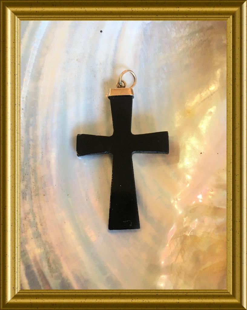 Oude zwarte hanger: kruisje. Gouden haakje, Ophalen of Verzenden, Goud, Hanger, Met edelsteen