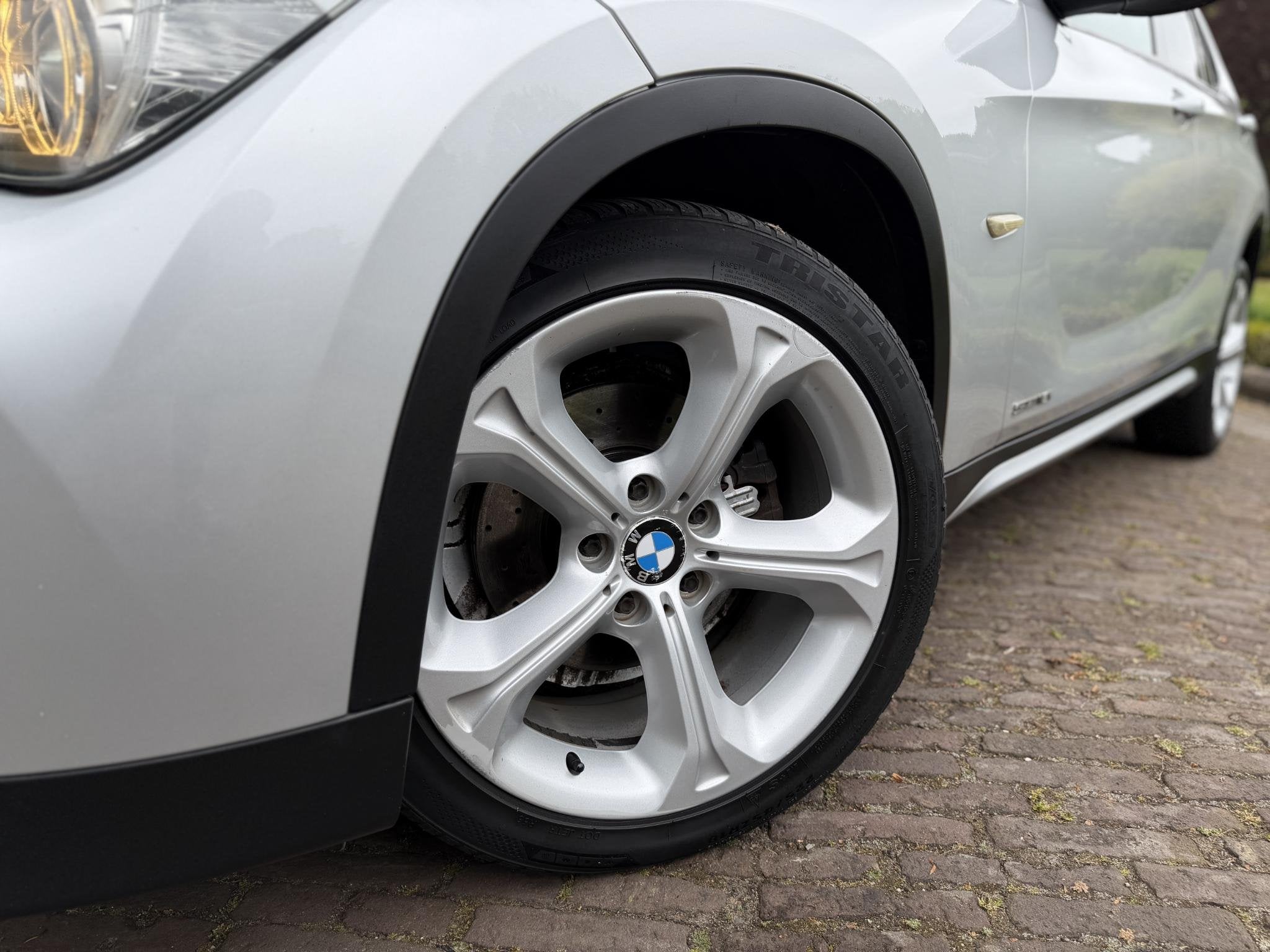 BMW X1 sDrive18i Executive | Pano | Trekhaak | PDC | Leder |, X1, Euro 5, 150 pk, Handgeschakeld