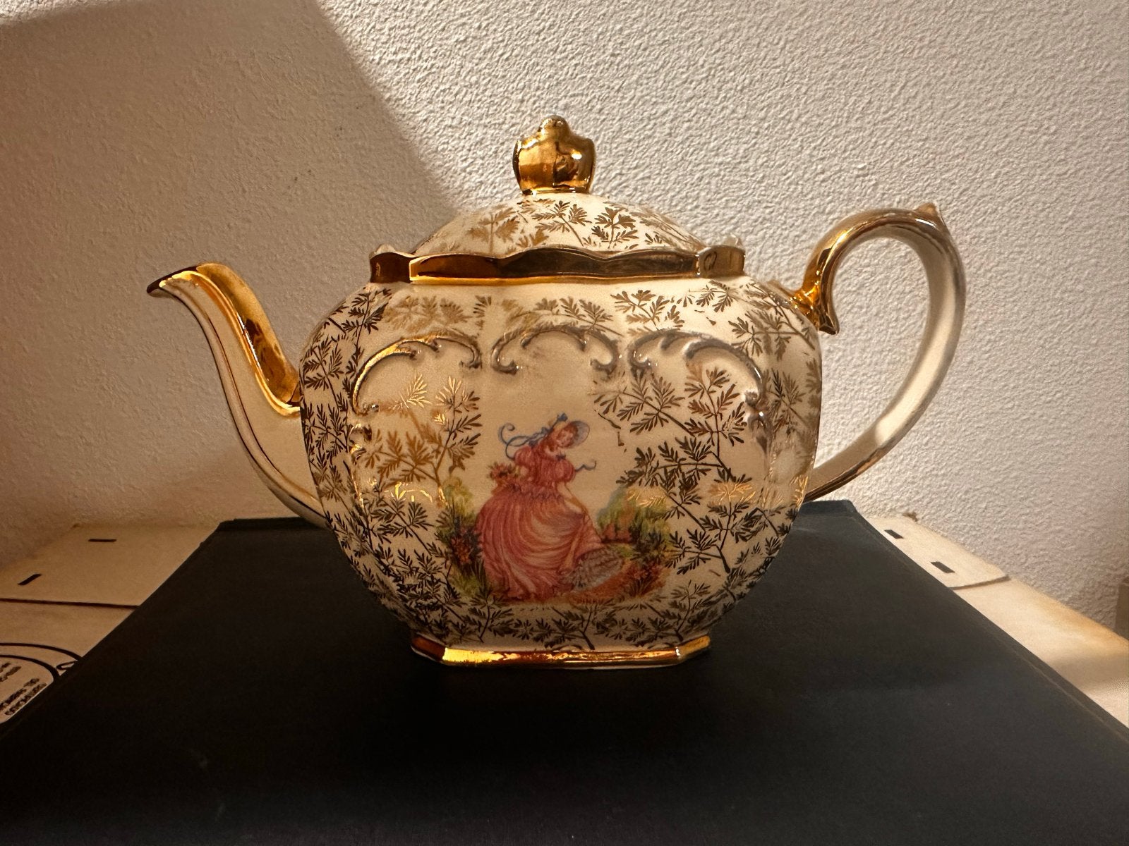 Antieke Sadler Theepot - Goudkleurig met Scène, Ophalen of Verzenden