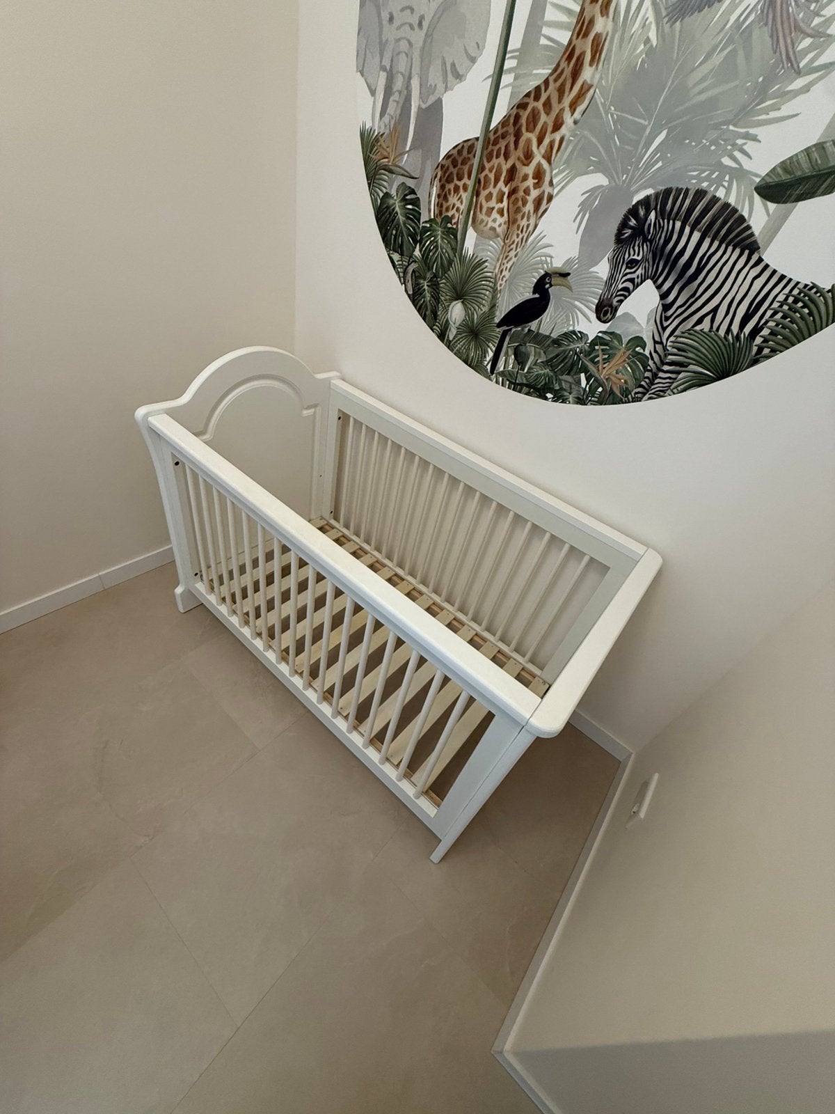 Wit klassiek babyledikantje, Kinderen en Baby's, Ophalen, Zo goed als nieuw, Ledikant