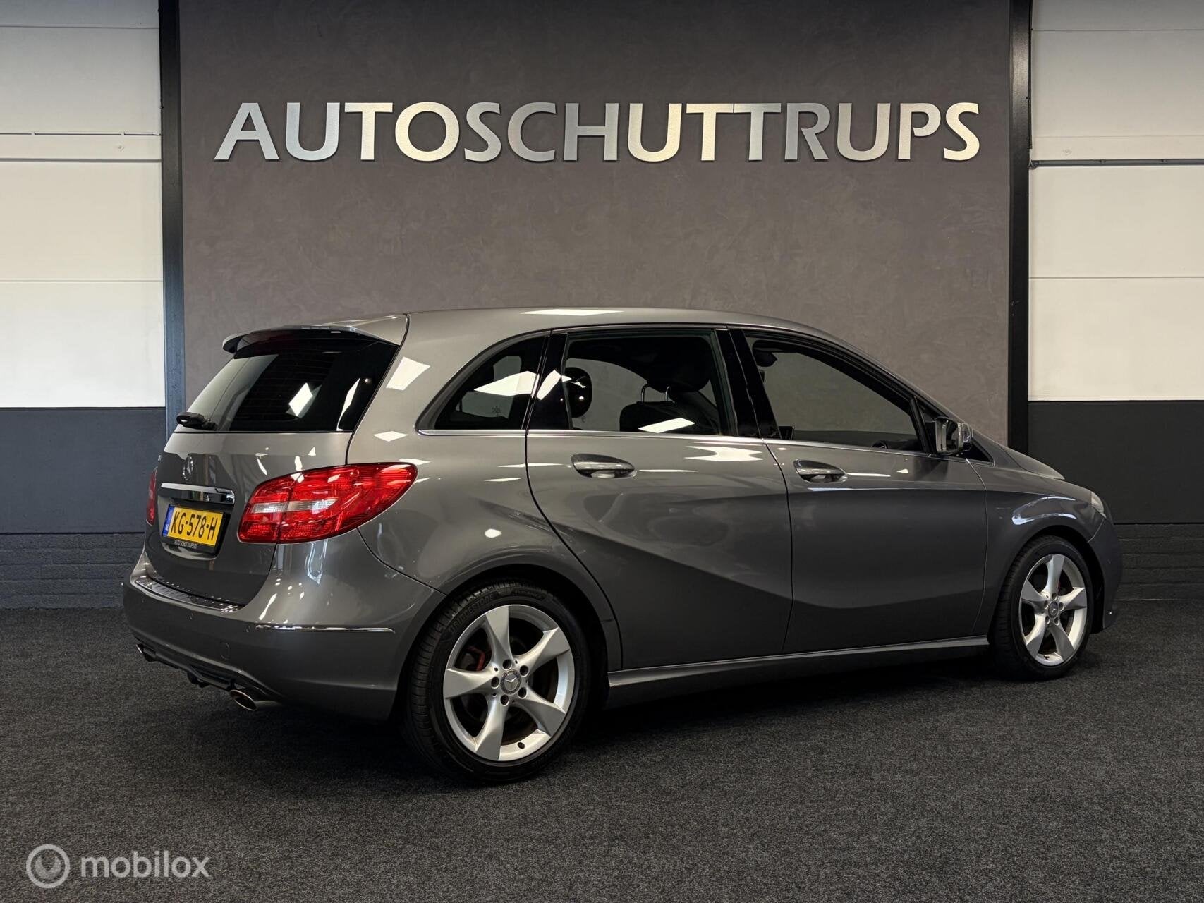 Mercedes B-klasse 200 / SLECHTS 49.000 KM! / NAVI / STOELVER, Voorwielaandrijving, Gebruikt, Leder en Stof, 1595 cc