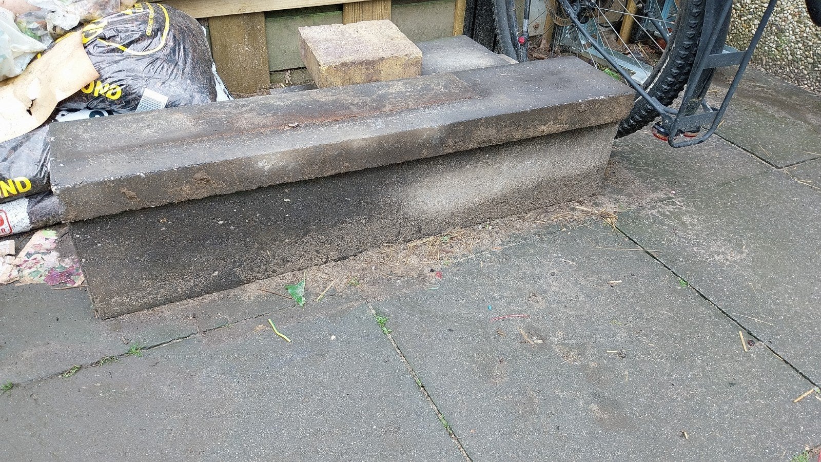 Betonbanden / Opsluitbanden (4 stuks + halve), Tuin en Terras, Grind, Keien en Split, Overige materialen, Gebruikt, Overige typen