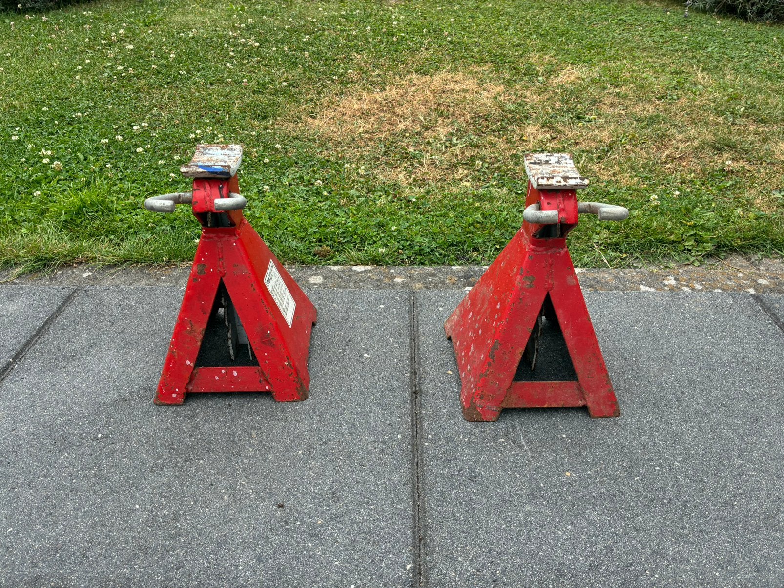 2 Assteunen rood, Ophalen, Gebruikt