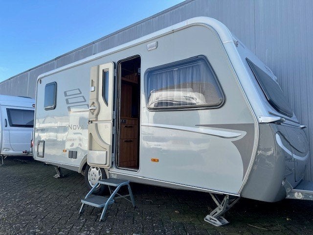 Hymer-Eriba Nova 465 met mover, Rondzit, Vast bed, 5 tot 6 meter, Eriba