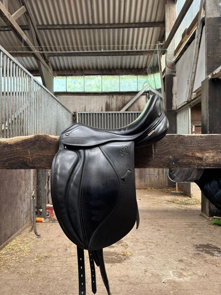 Macrider dressuurzadel 17 inch te koop, Dieren en Toebehoren, Ophalen of Verzenden, Gebruikt, Dressuur