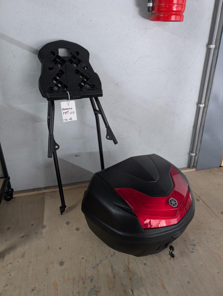 Originele Yamaha topkoffer met rek voor MT-03, Verzenden, Yamaha, Info@yamaha.nl, Yamahalaan 1