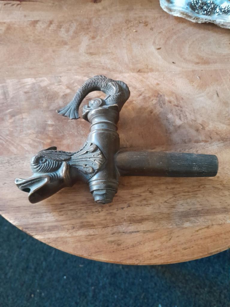 Te koop kraan voor in wijn vat, Ophalen