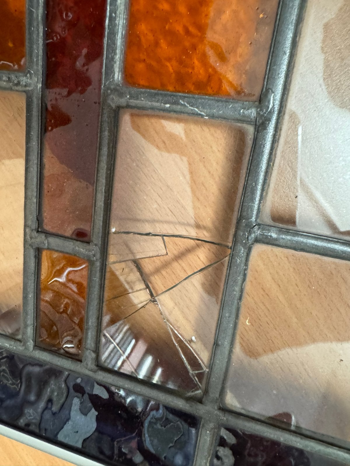 Glas-in-lood raamhanger - Vintage met beschadiging, Ophalen, Gebruikt, Glas, Meerkleurig