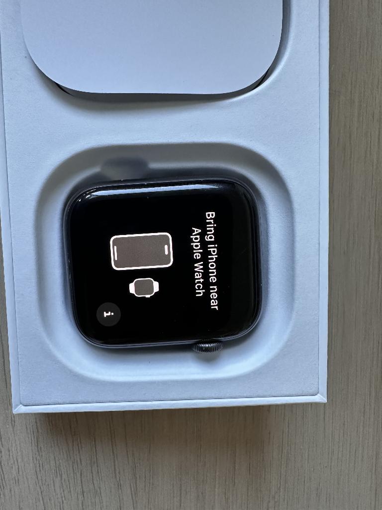 Apple Watch serie 4, incl. nieuw SPORTBANDJE, Verzenden, Zwart, IOS, Zo goed als nieuw