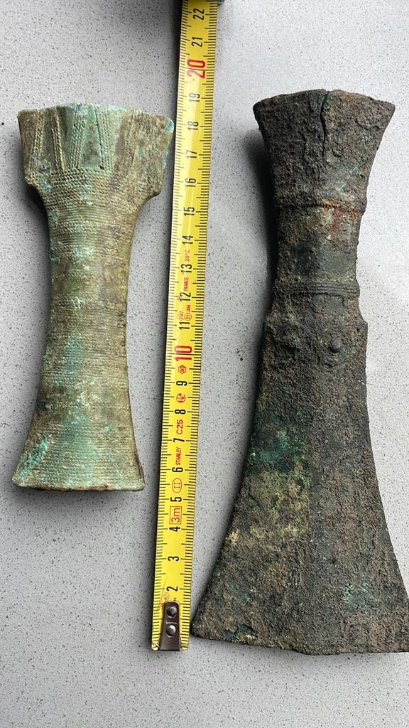 Bronzen handvatten of kokerbijl?, Antiek en Kunst, Ophalen of Verzenden