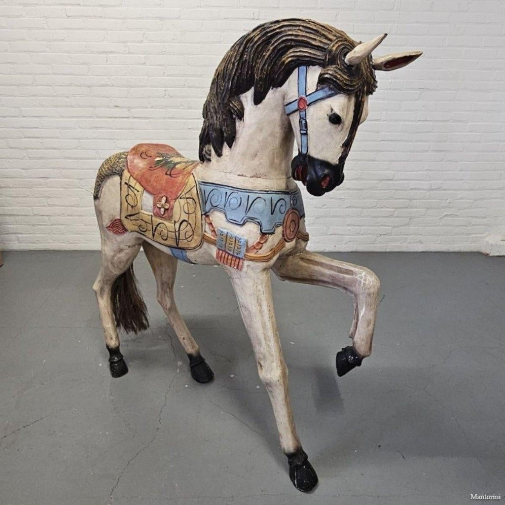 Polychroom beschilderd houten carrousel paard. Hoogte 130 cm, Ophalen, Handgemaakt, Zoogdier, 1 meter - 2 meter