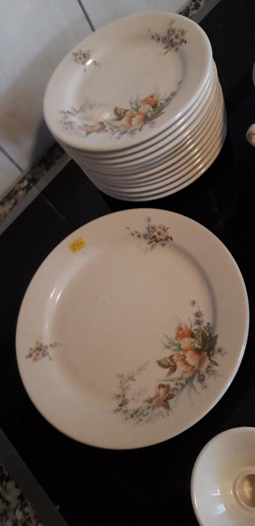 te koop enig ontbijtservies,12 kop en schotels , kandelaars, Nieuw, Ophalen of Verzenden, Overige stijlen, Aardewerk