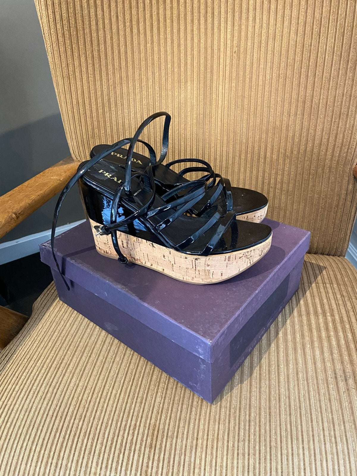 Prada sleehak sandalen maat 40, Ophalen of Verzenden, Gedragen, Zwart, Sandalen of Muiltjes