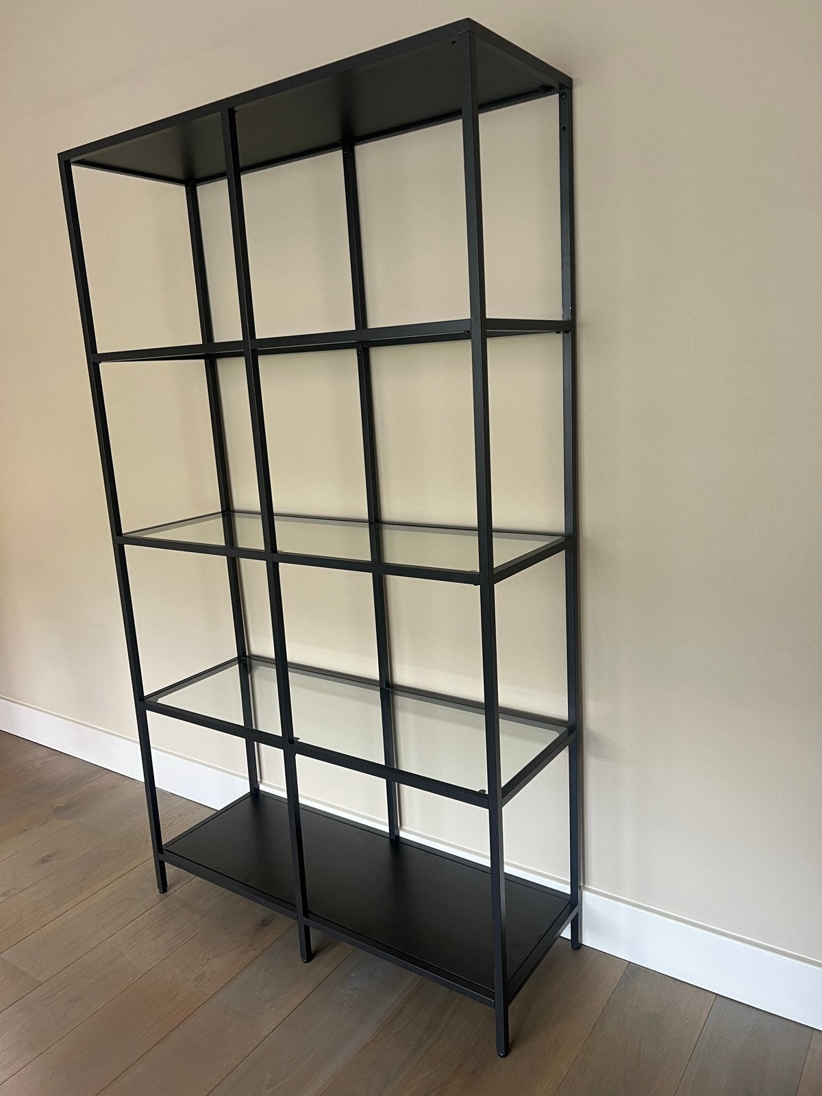 IKEA Stellingkast met glazen planken - Zwart metaal, Ophalen, Zo goed als nieuw