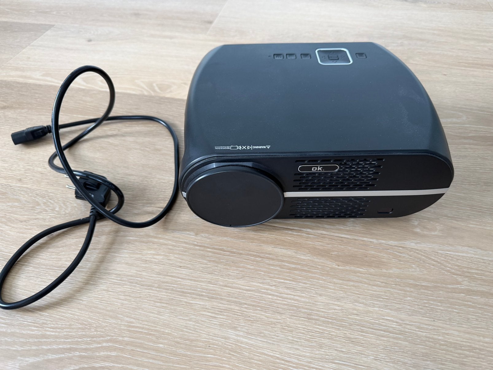OK. Beamer - Compacte en veelzijdige projector, Audio, Tv en Foto, Ophalen of Verzenden, Gebruikt, LED, OK