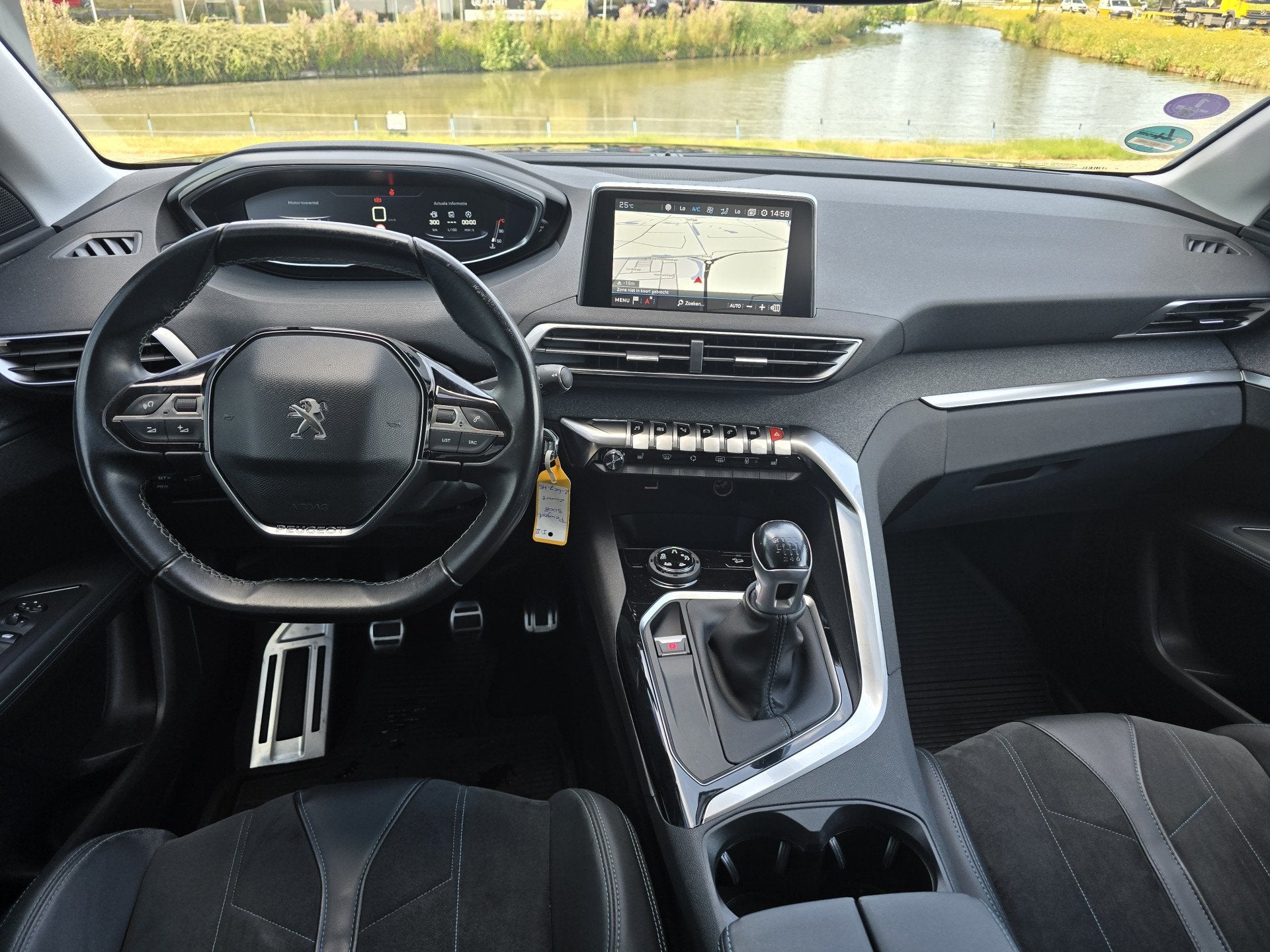 Peugeot 3008 1.2 PureTech Crossway Camera | nieuwe APK | mee, Voorwielaandrijving, Gebruikt, 1199 cc, Leder en Stof