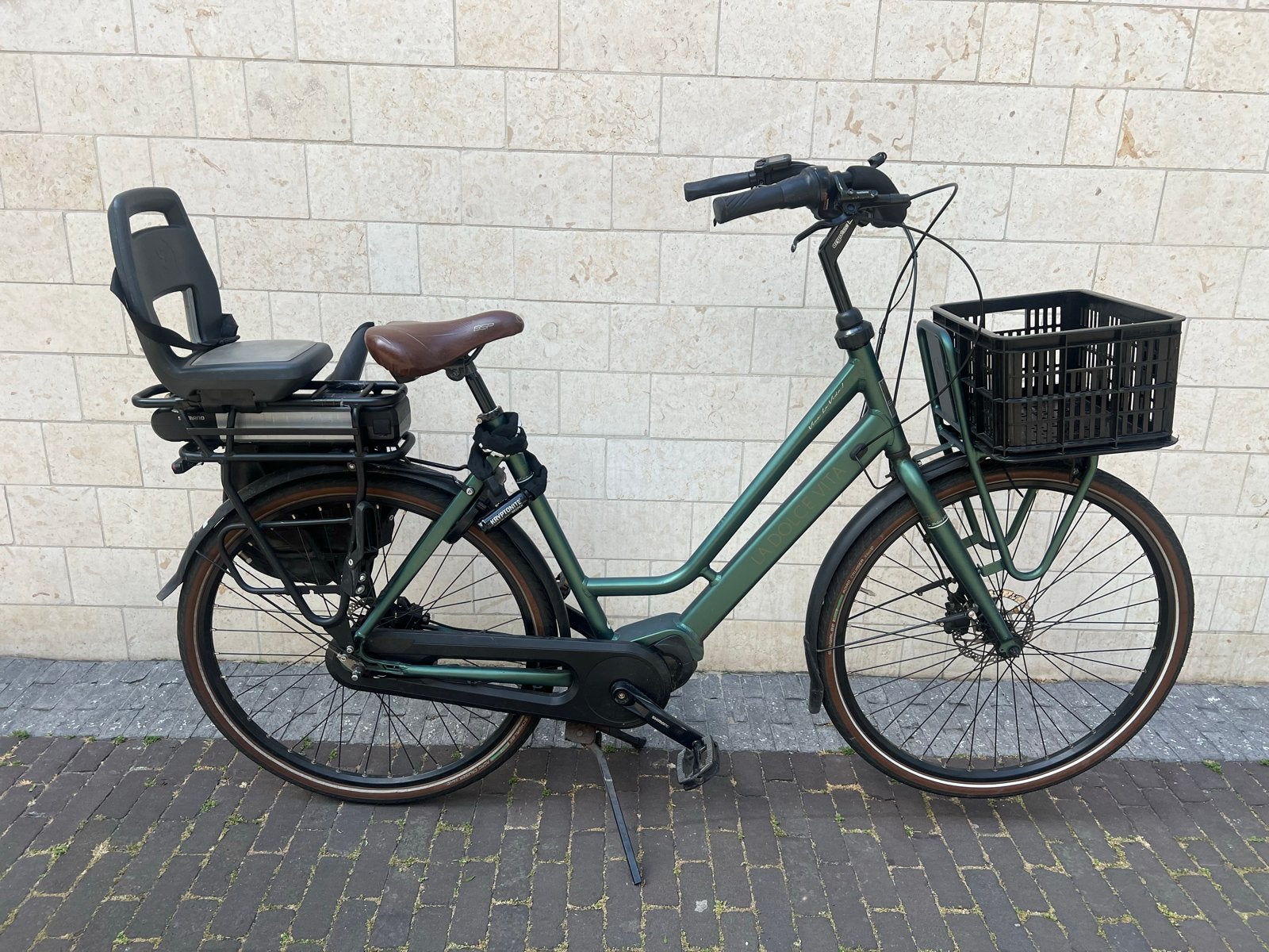 Elektrische fiets met kinderzitje en mand, Fietsen en Brommers, Fietsen | Dames | Damesfietsen, Versnellingen, Schijfrem, Ophalen