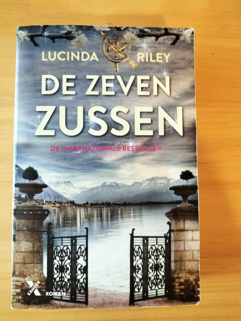 De Zeven Zussen - Lucinda Riley (Internationale Bestseller), Gelezen, Lucinda Riley, Ophalen of Verzenden, Nederland