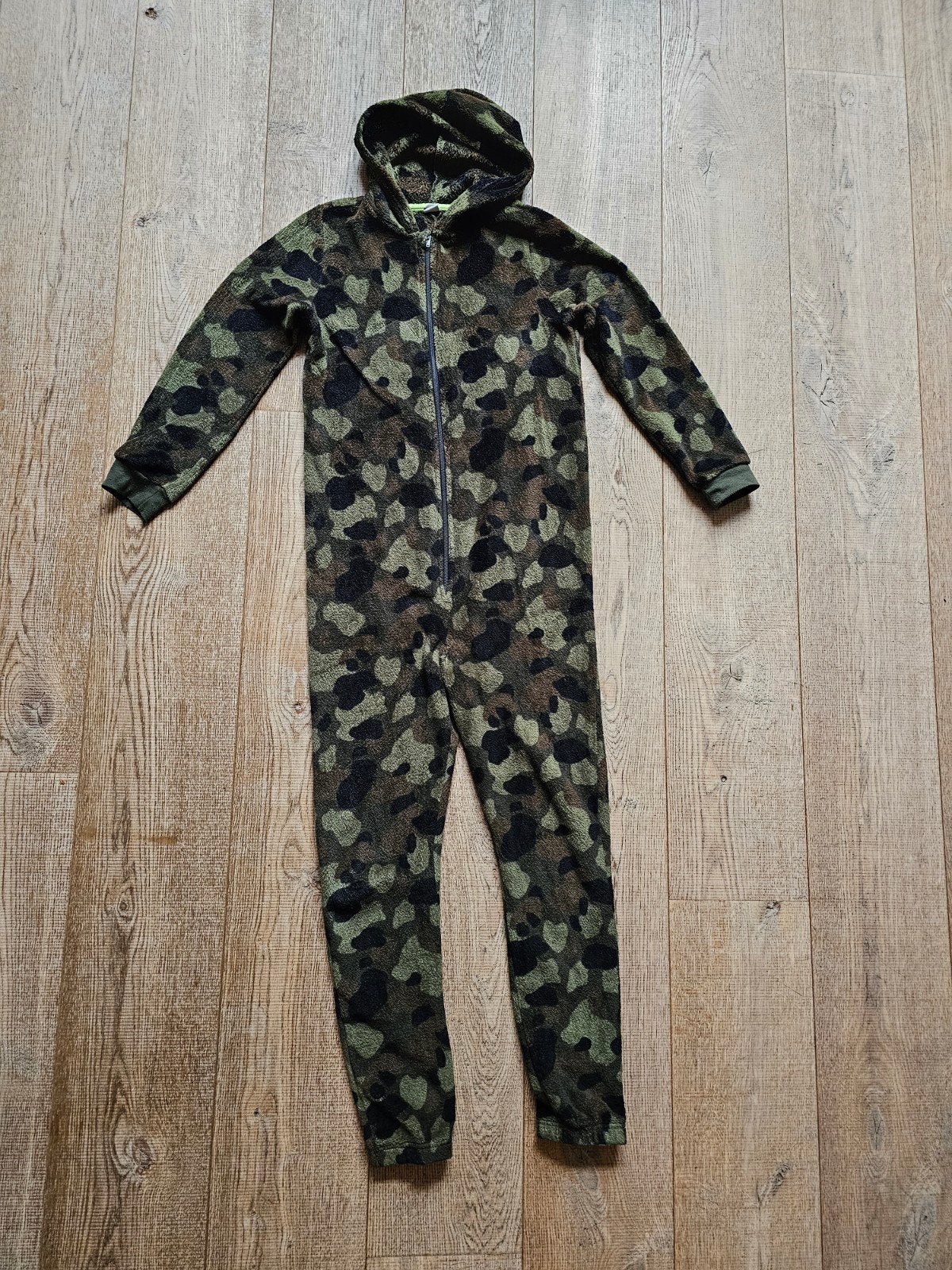 Onesie legerprint mt 158-164 z.g.a.n., Overige typen, Jongen of Meisje, Ophalen of Verzenden, Zo goed als nieuw