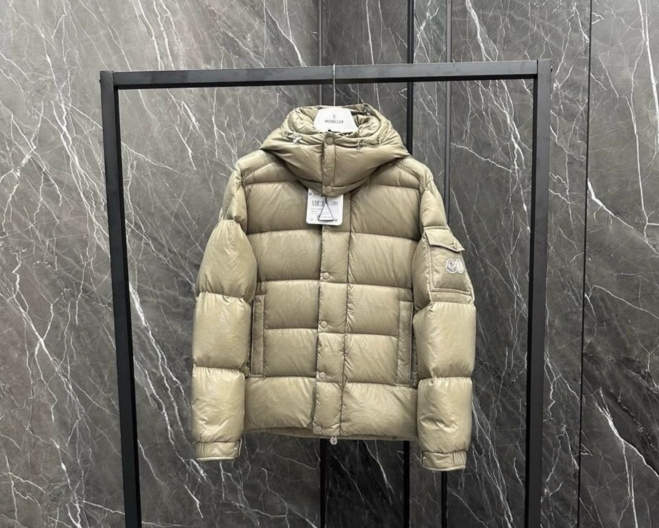 Moncler Maya donsjack - Beige, Ophalen of Verzenden, Zo goed als nieuw, Overige maten, Beige