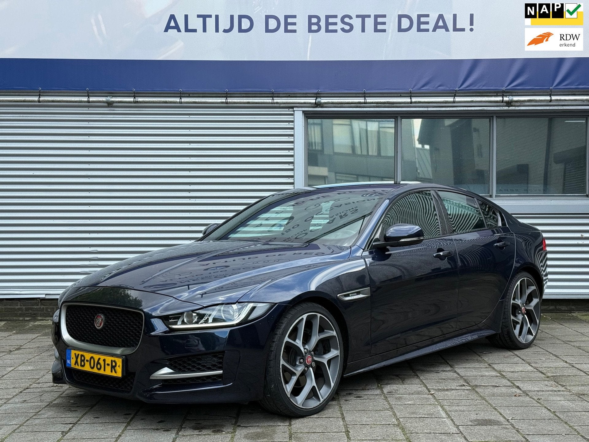 Jaguar XE 2.0t R-Sport l Automaat l Camera l Xenon l, Auto's, Automaat, 4 cilinders, Blauw, Bedrijf