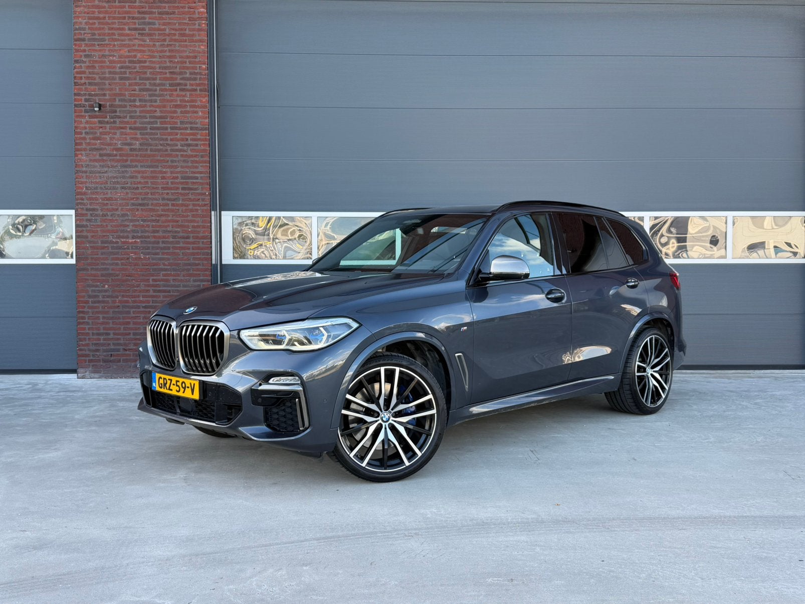 BMW X5 M50i V8 530PK | HIGH EXECUTIVE | PANO | TREKH | HUD |, Auto's, Automaat, Dealer onderhouden, 4395 cc, Leder