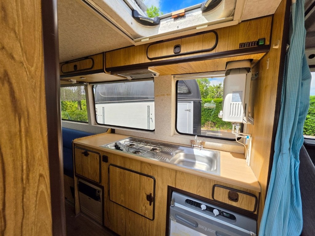 Unieke Renault Master stahoogte en daktent | one of a kind, Buscamper of Camperbus, Particulier, Cassettetoilet, Luifel