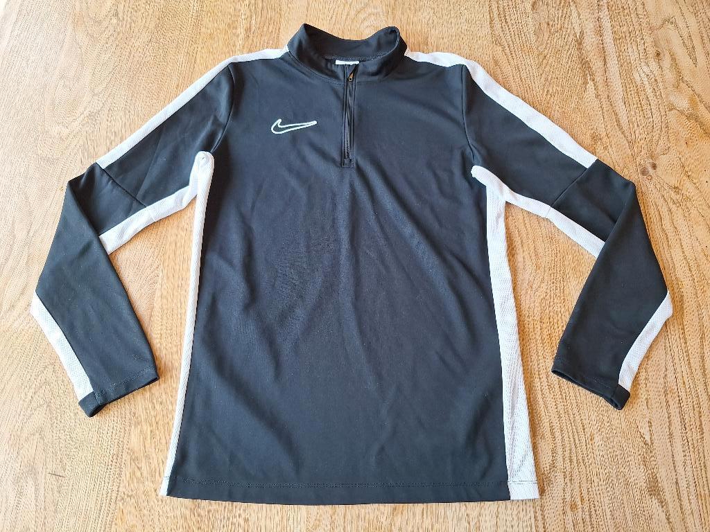 Trainingstrui - Nike - maat 137 / 147, Jongen of Meisje, Sport- of Zwemkleding, Ophalen of Verzenden, Zo goed als nieuw