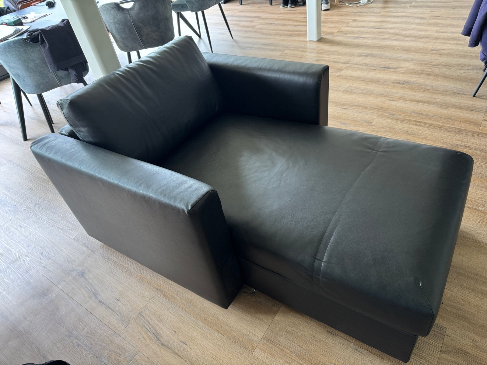 Zwarte leren chaise longue - Comfortabel en stijlvol, Huis en Inrichting, Fauteuils, Ophalen, Gebruikt, Leer, 75 tot 100 cm