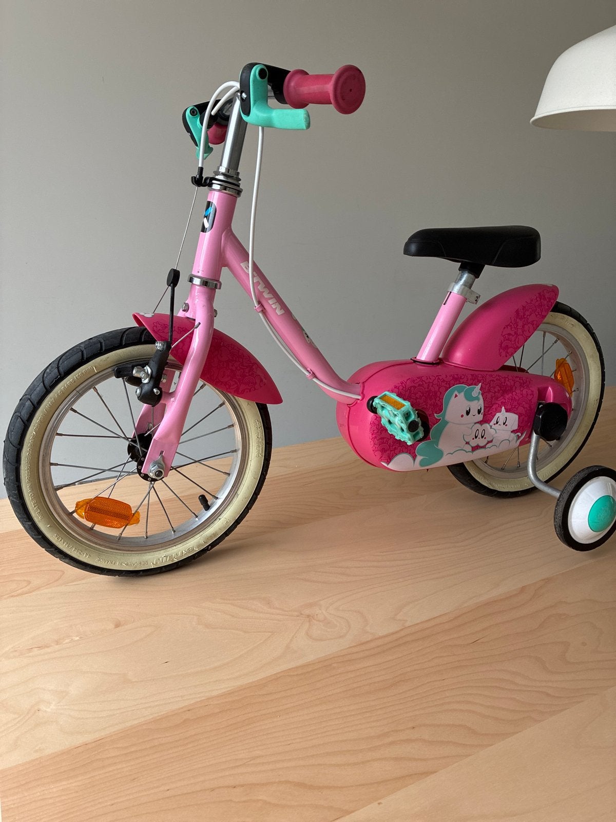 B'Twin 14 inch kinderfiets roze met zijwieltjes, Fietsen en Brommers, Fietsen | Kinderfietsjes, Ophalen, Zijwieltjes, Gebruikt