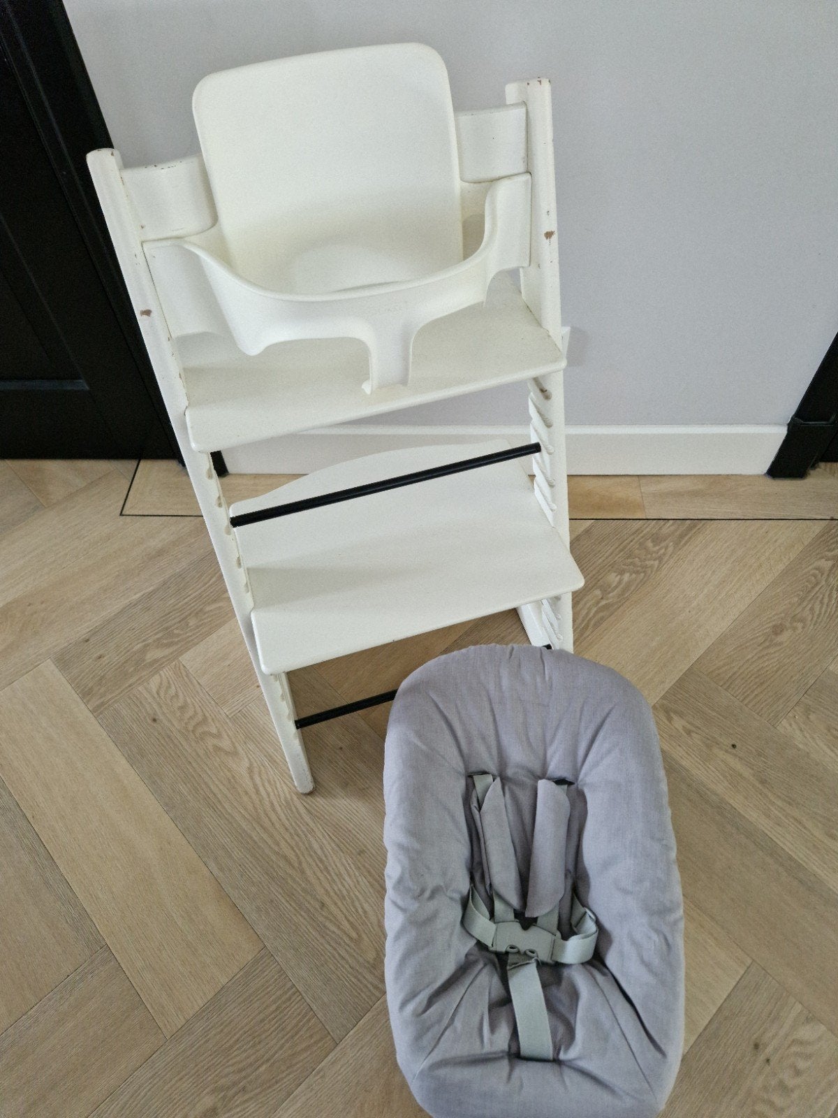 Witte stokke tripp trapp / trip trap + babyset en newborn, Ophalen of Verzenden, Gebruikt, Meegroeistoel, Gordel(s)