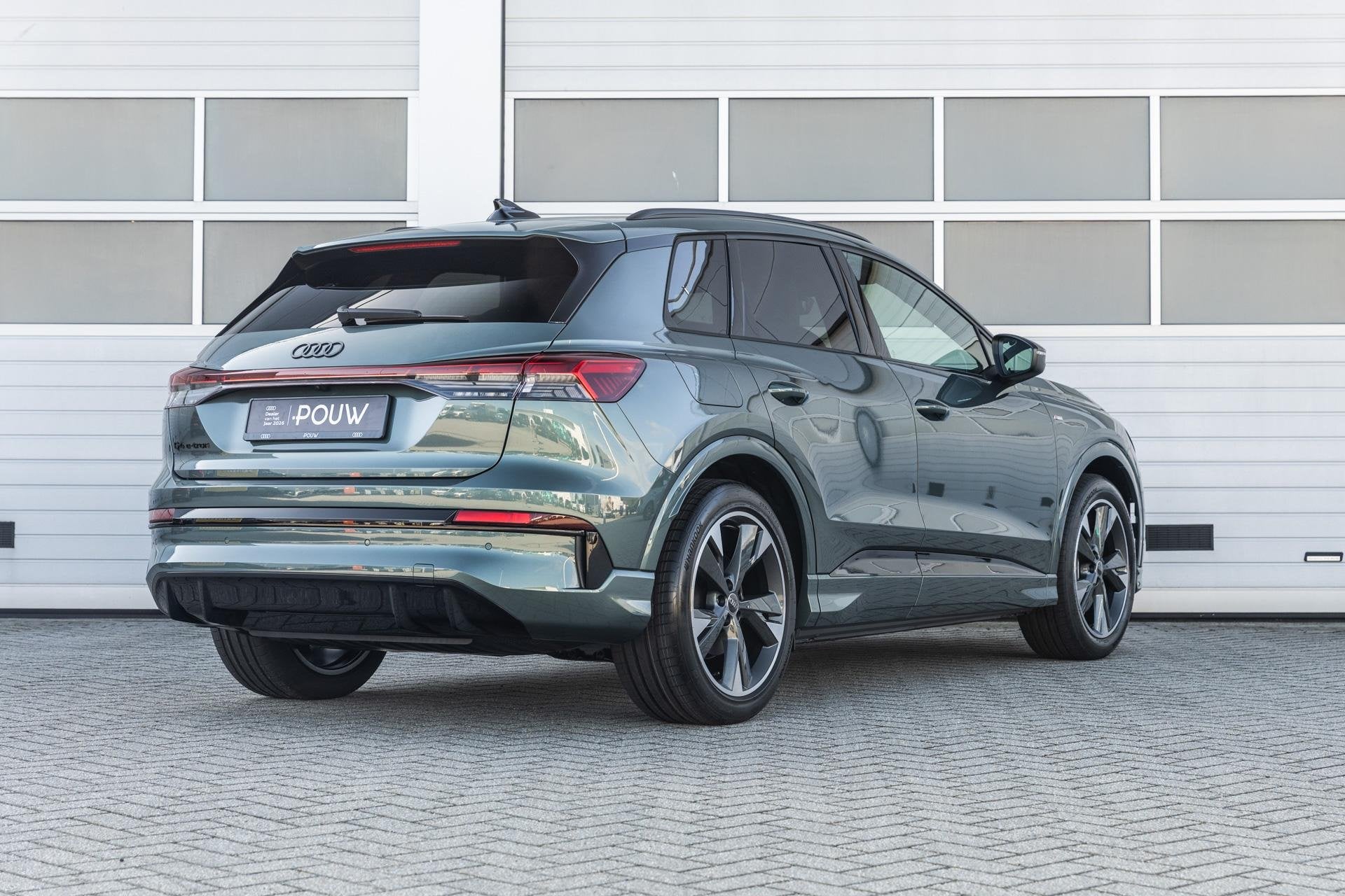 Audi Q4 e-tron 286pk S edition Performance 82 kWh | Panorama, Automaat, 12 maanden, Achterwielaandrijving, Zwart