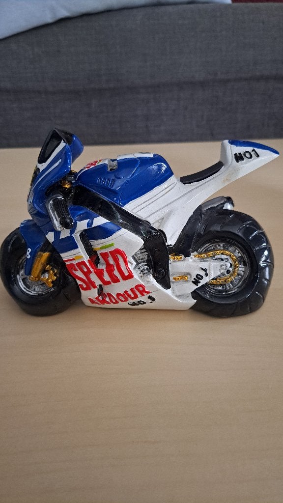 Valentino Rossi MotoGP Motor spaarpot, Ophalen of Verzenden, Zo goed als nieuw, Steen, Aardewerk of Keramiek, Vervoermiddel