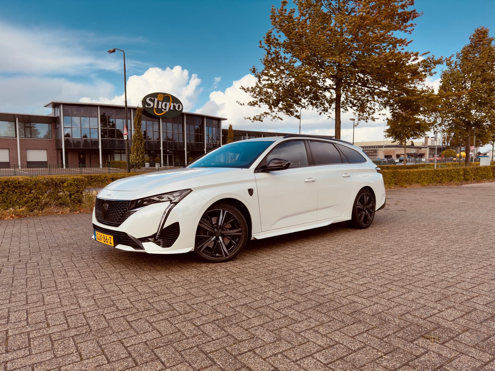 Peugeot 308 1.6 Hybrid 180pk E-eat8 2022 Wit, 4 cilinders, 1634 kg, Wit, Plug-in hybride