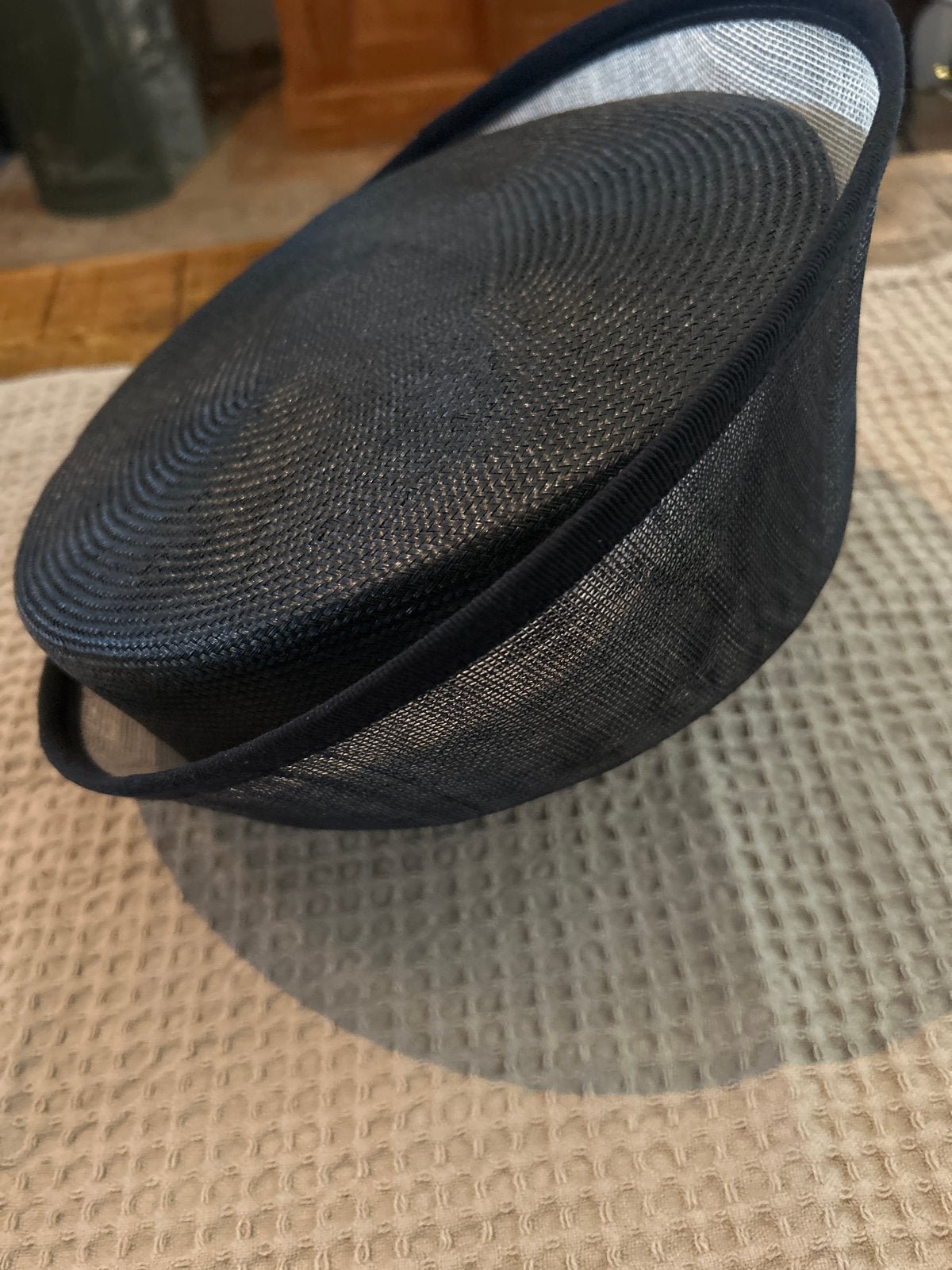 Donkerblauwe fascinator / hoedje, Ophalen of Verzenden, Zo goed als nieuw, One size fits all, Hoed