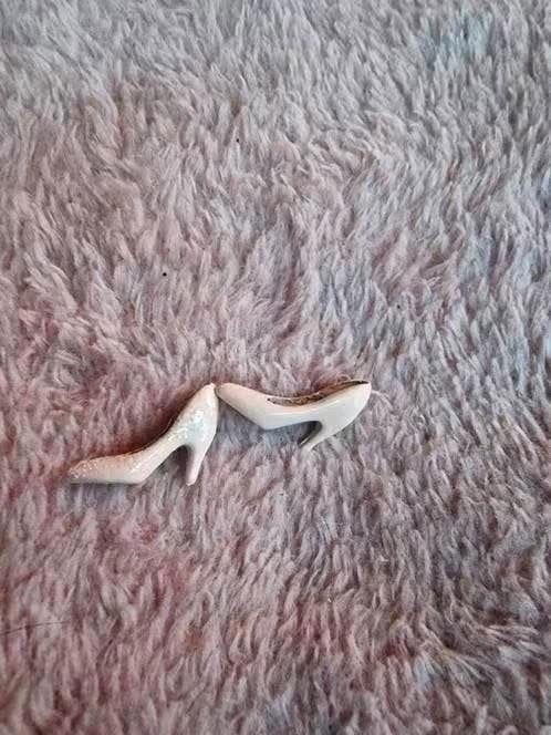 Glitter Pumps voor Poppenhuis - Miniatuur Schoentjes, Ophalen of Verzenden, Gebruikt, Toebehoren