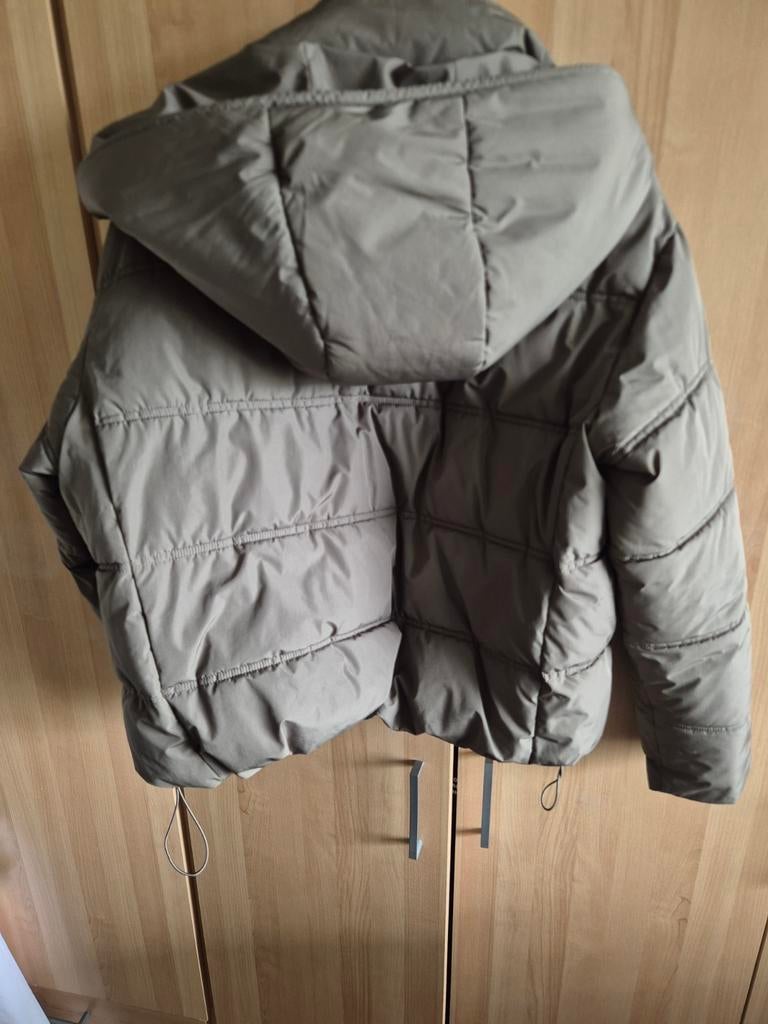 Zara Puffer Jas met Capuchon - Maat M, Kleding | Dames, Jassen | Winter, Maat 38/40 (M), Zara, Ophalen of Verzenden, Zo goed als nieuw