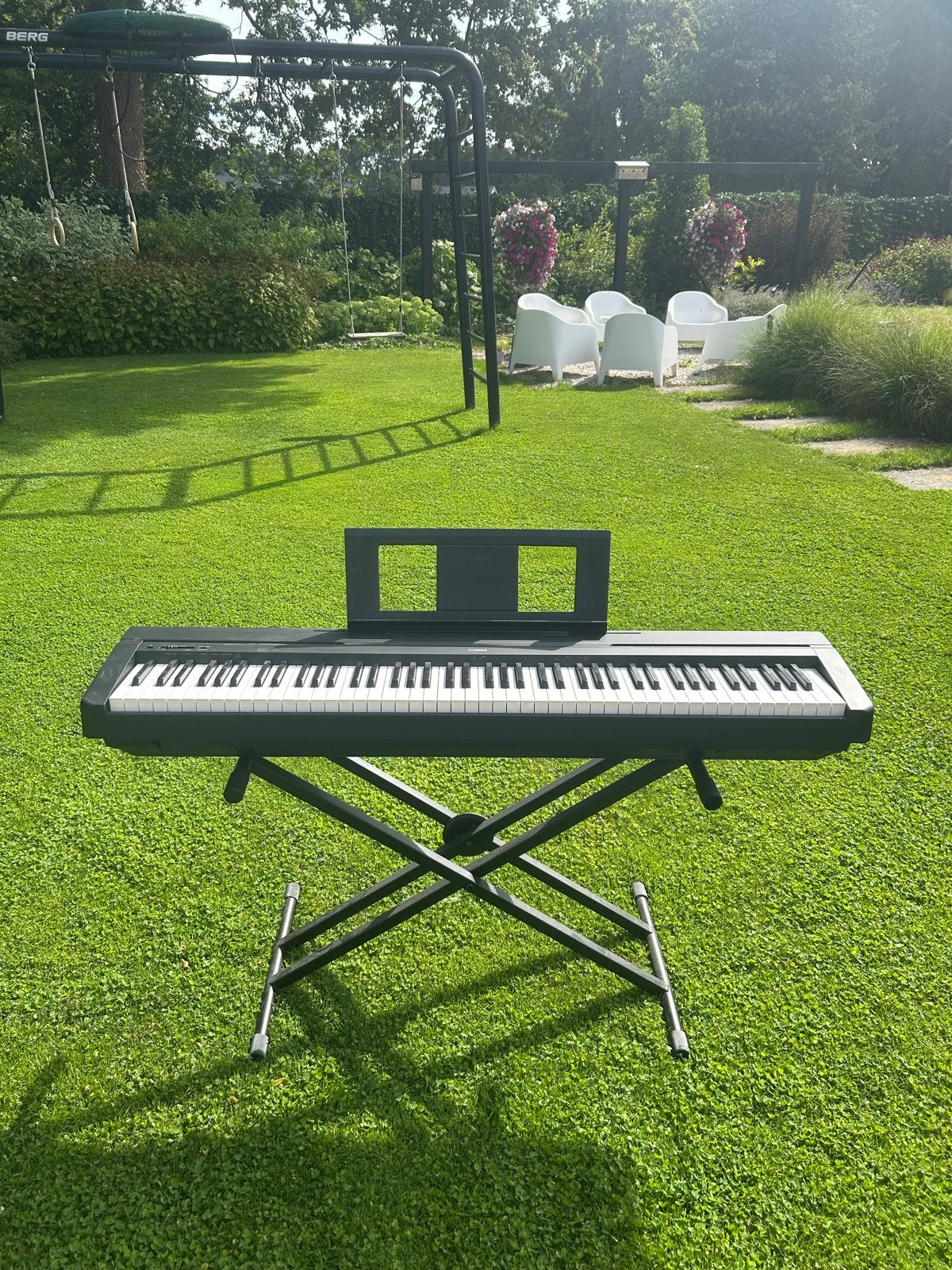 Yamaha P-45 Digitale Piano + standaard en pedaal, Ophalen, Zwart, Digitaal, Zo goed als nieuw
