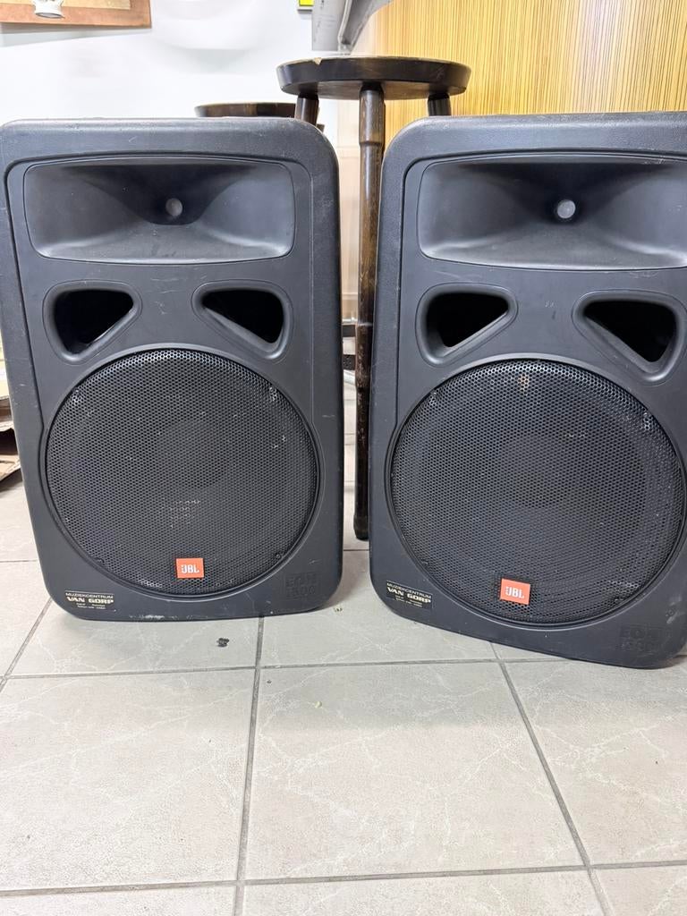 JBL EON 1500 serie, JBL, Ophalen of Verzenden, Zo goed als nieuw, 120 watt of meer