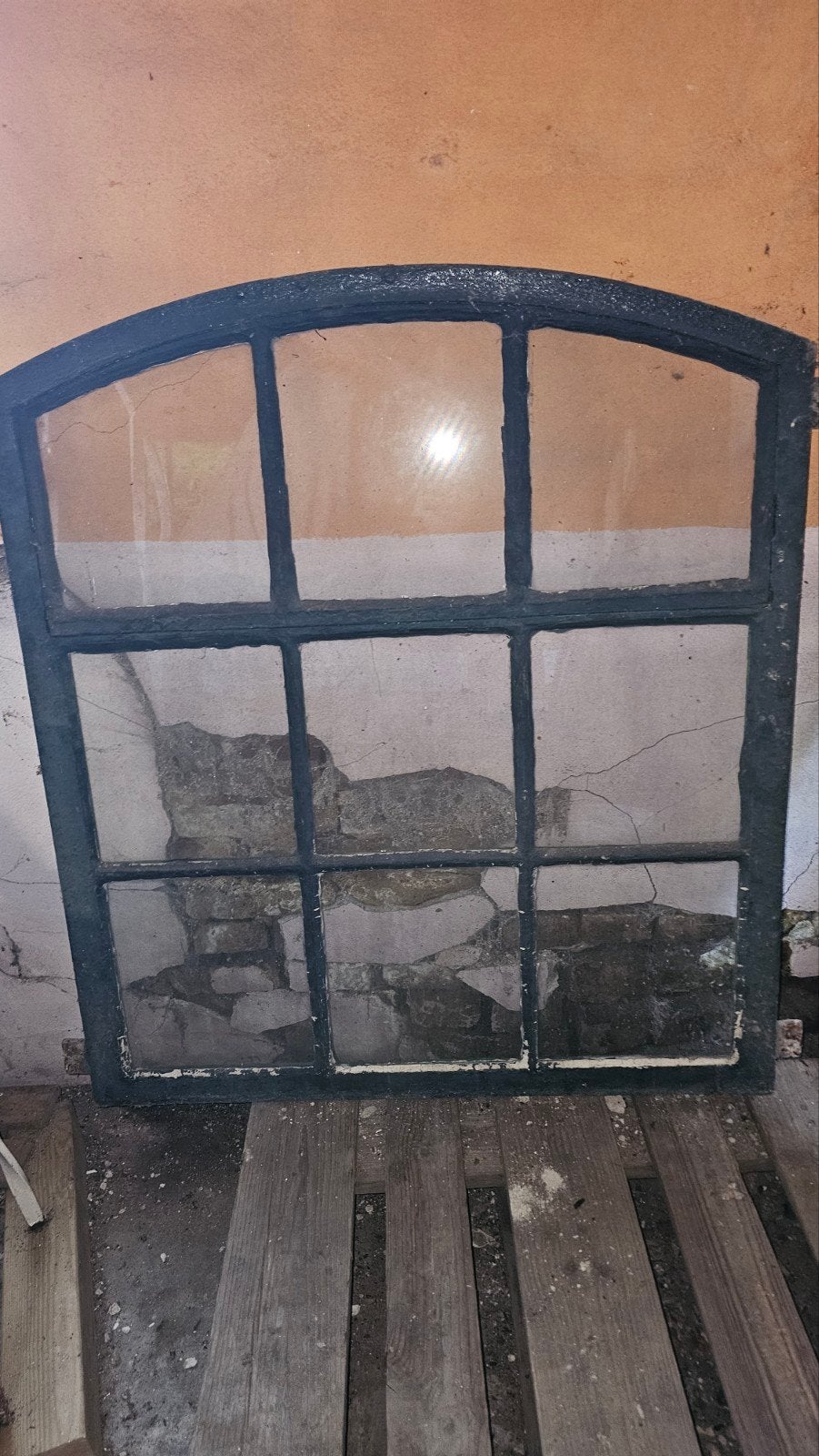 Gietijzeren raam 90x102 cm met openslaand bovenraam, Ophalen