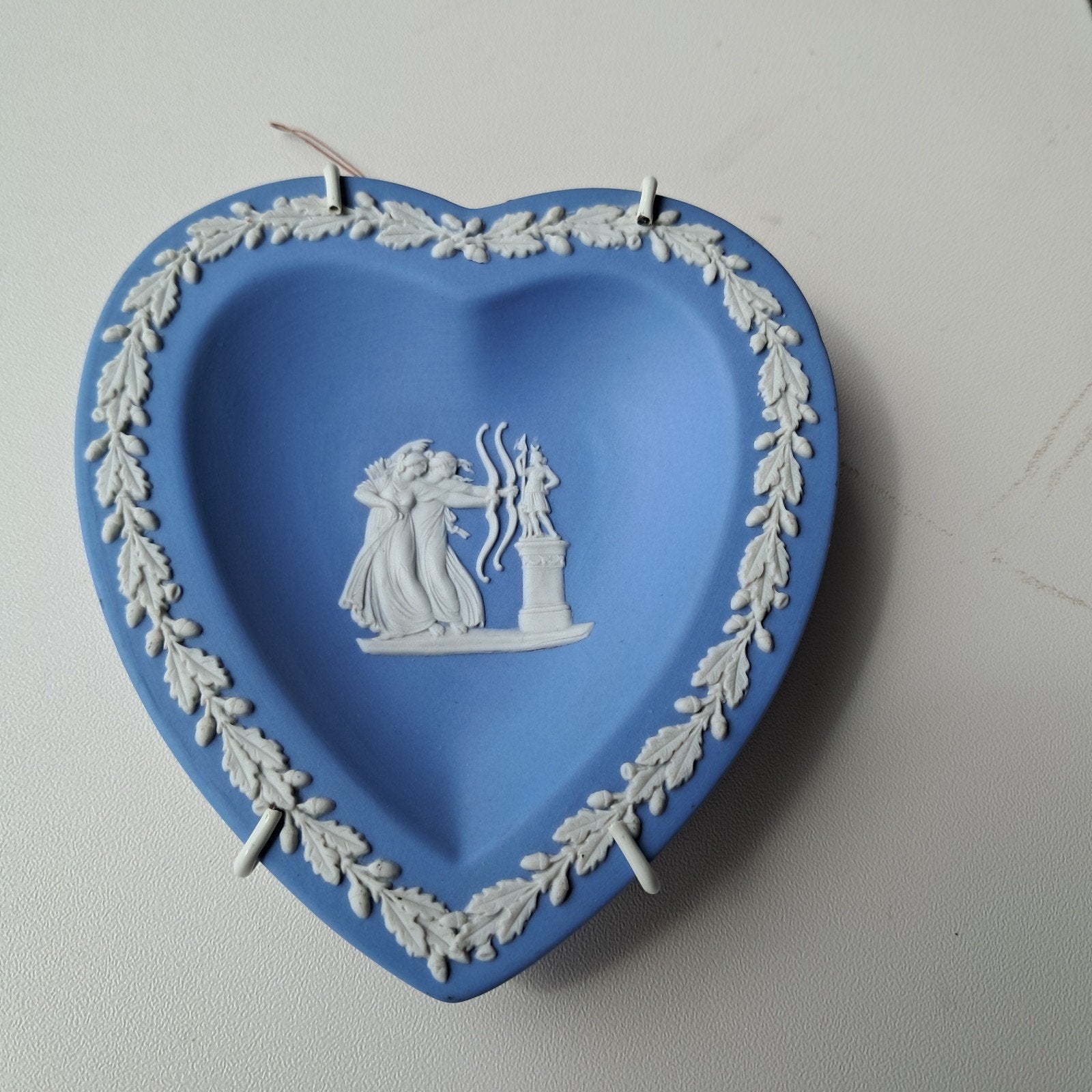 Wedgwood Jasperware Hartvormig Schoteltje Blauw Wit, Ophalen of Verzenden