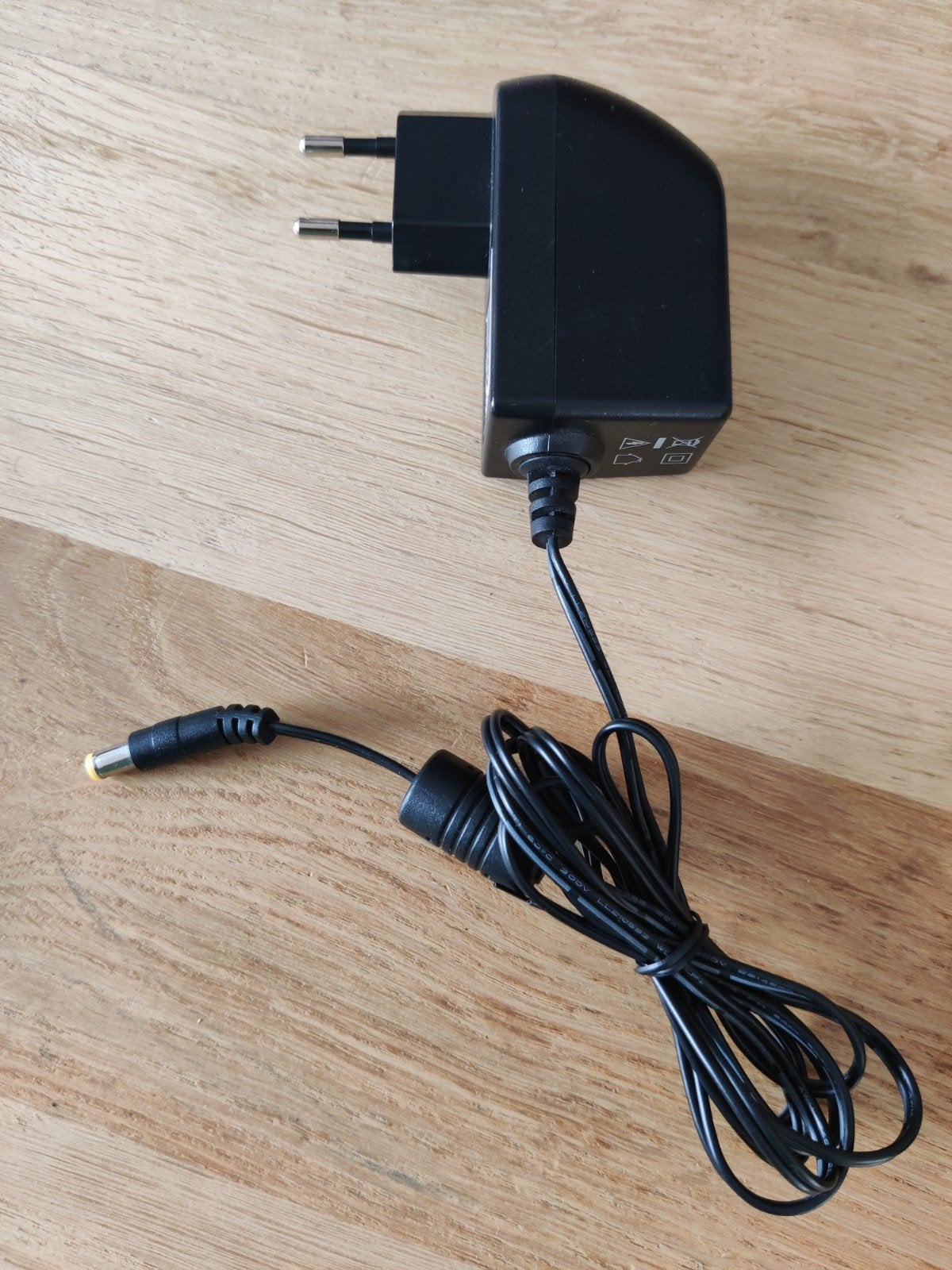Netadapter 12V 1.5A (18W), Ophalen of Verzenden, Zo goed als nieuw